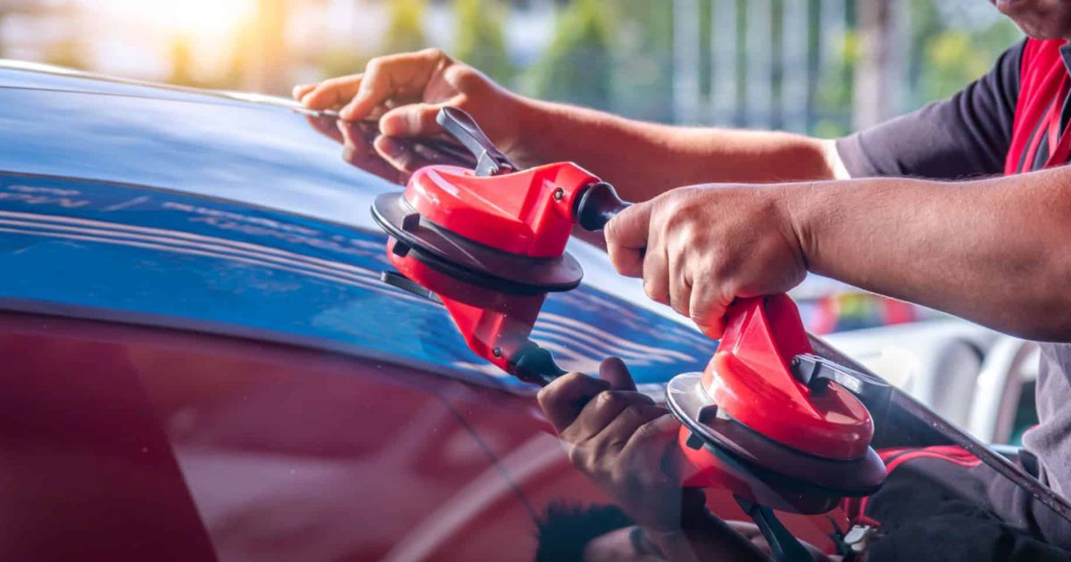 How Mobile Windshield Replacement Works in Toronto