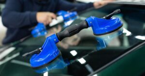 How to Choose the Right Windshield Replacement Service in Brampton